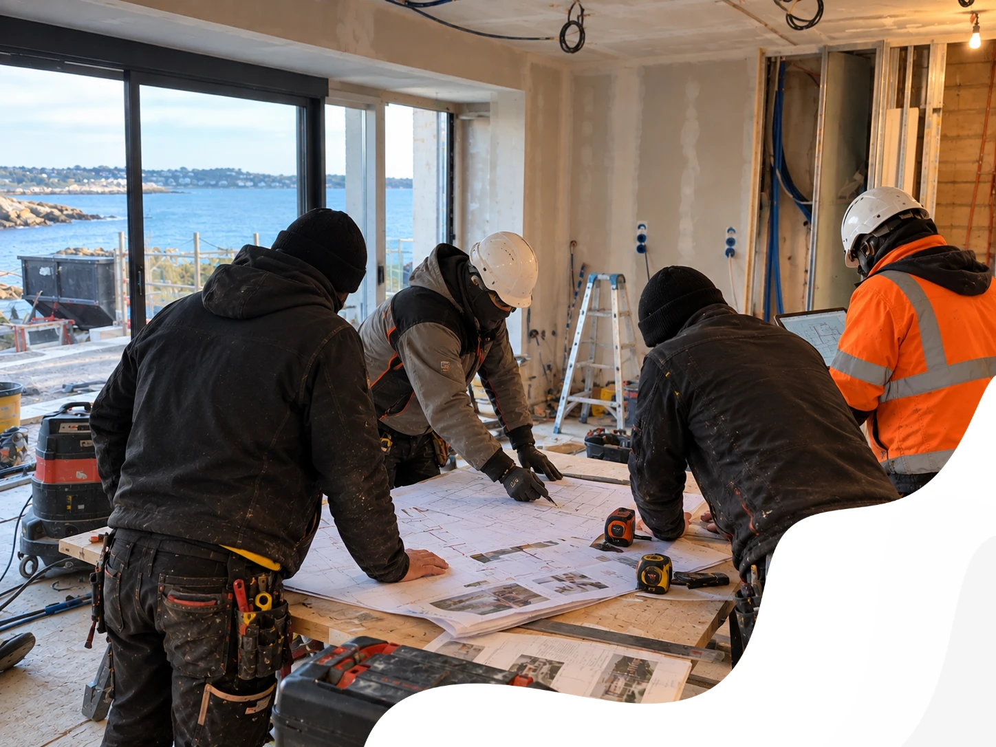 Artisans du réseau LACRAIE coordonnant un chantier en Bretagne